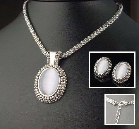 BOLD & BEAUTIFUL MOONSTONE SET